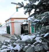 Часовня святителя Николая у северных ворот монастыря.